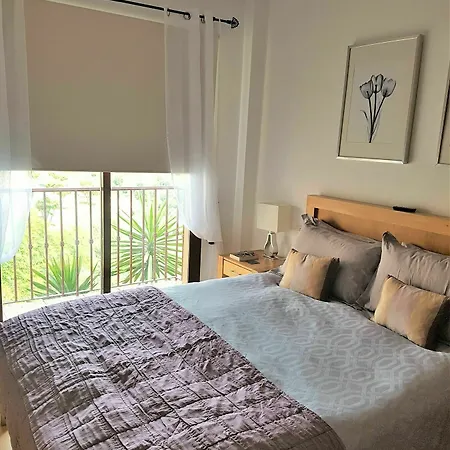 Stunning 4 Bed Duplex In Calahonda With Sea Views *